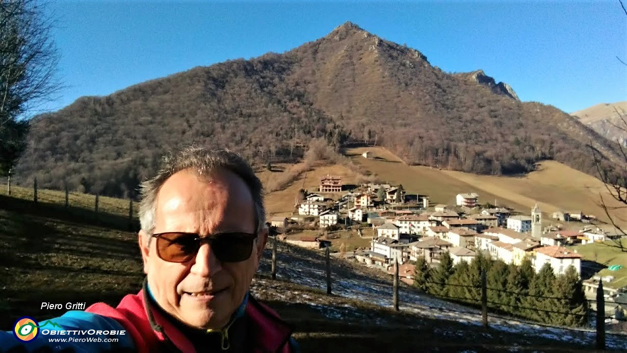 01 Monte Castello (croce 1425 m) visto da Valpiana di Serina .jpg